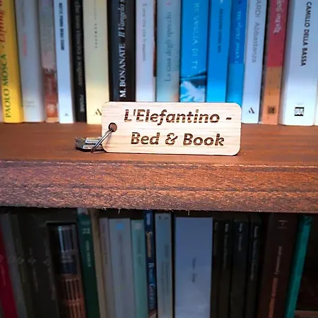 L'elefantino - Bed And Book Bed & Breakfast